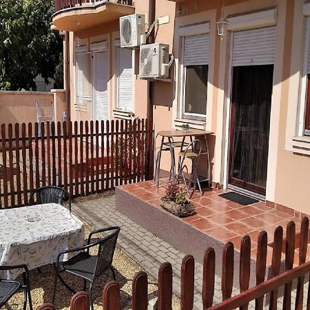 Hellasz Apartman Gyula Exterior photo