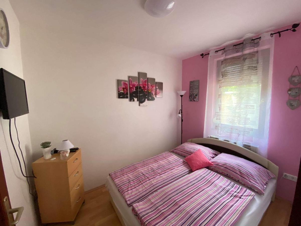 Hellasz Apartman Gyula Exterior photo