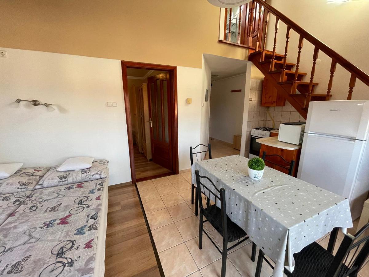 Hellasz Apartman Gyula Exterior photo