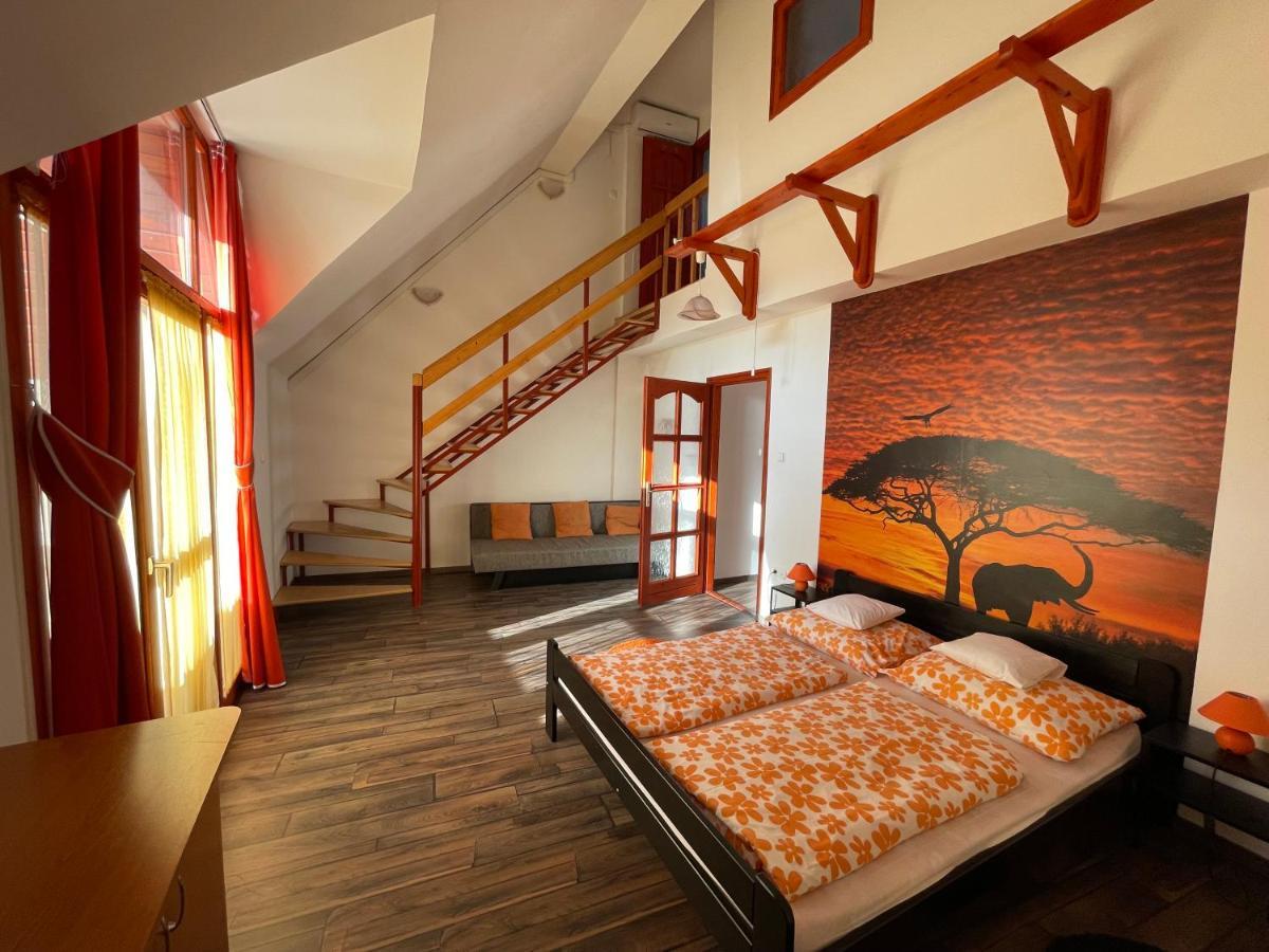 Hellasz Apartman Gyula Exterior photo
