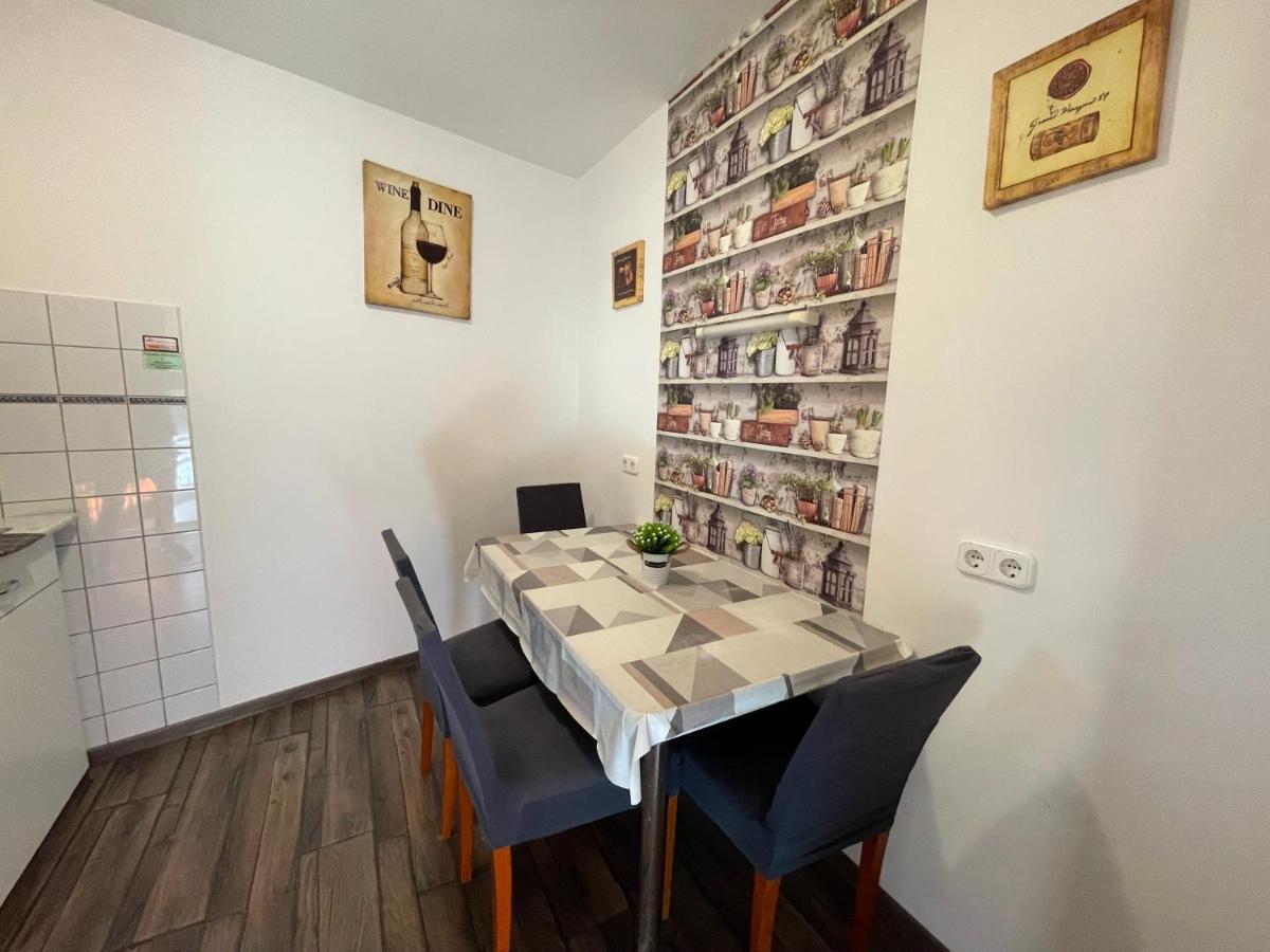Hellasz Apartman Gyula Exterior photo
