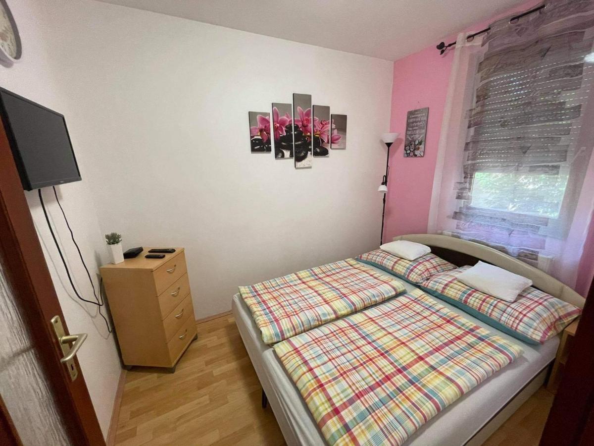 Hellasz Apartman Gyula Exterior photo