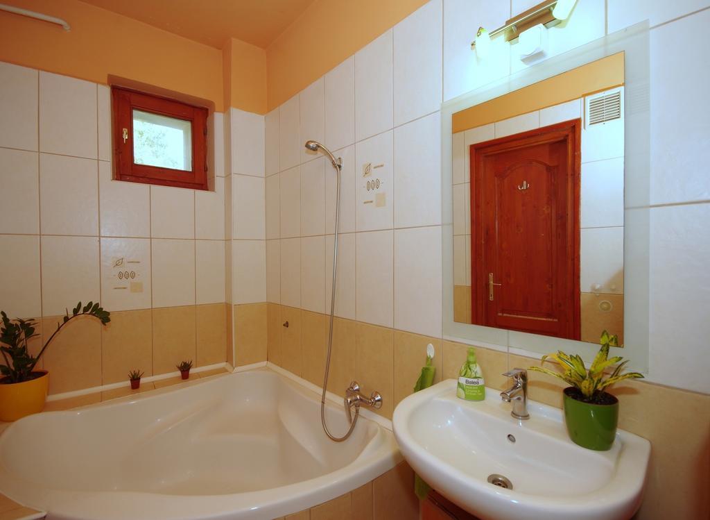 Hellasz Apartman Gyula Room photo