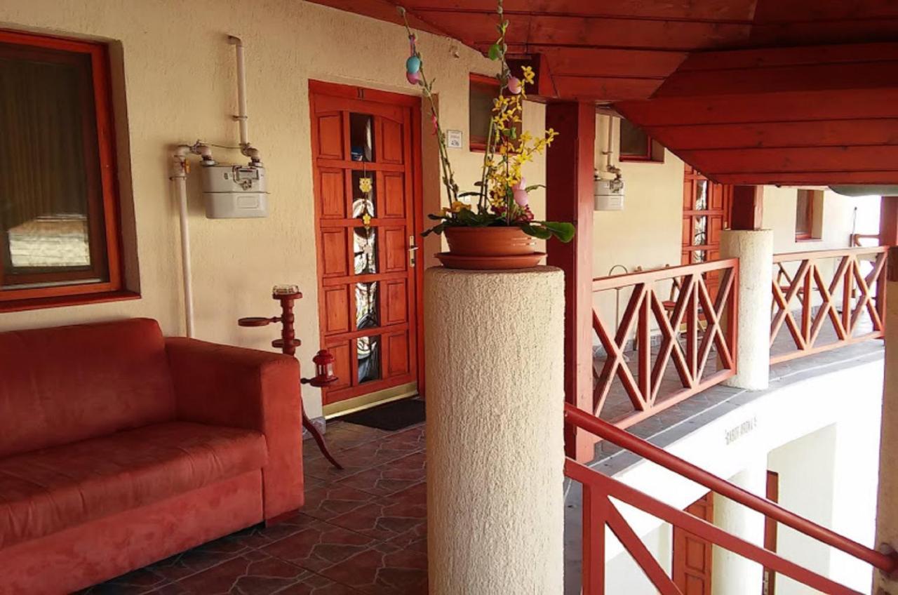 Hellasz Apartman Gyula Exterior photo